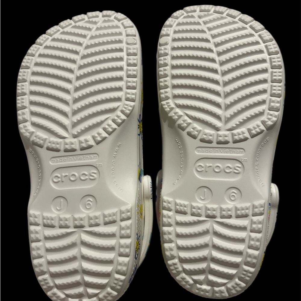 Crocs classic doodle print clogs kids size 6 new with tags. - Picture 4 of 5